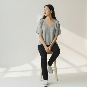 Lola & Sophie Heather Gray V-Neck Short Sleeve Top